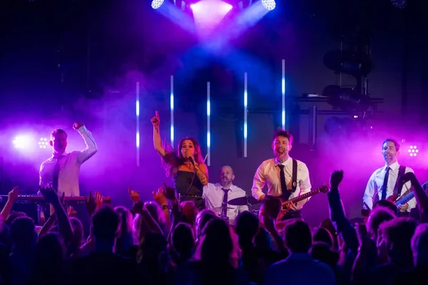 Professionelle Coverband und Liveband für Hochzeiten, Firmenanlässe und exklusive Events in der Schweiz.