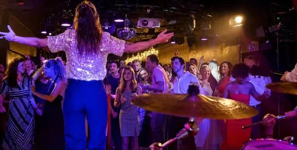 Die Tanzfläche ist voll – BandScape sorgt mit mitreißender Live-Musik für unvergessliche Events und beste Stimmung in der ganzen Schweiz.