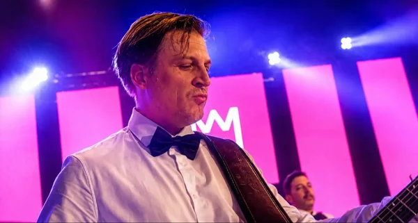 Professioneller Gitarrist von BandScape sorgt mit Live-Musik für besondere Stimmung bei Events, Hochzeiten und Firmenanlässen in der Schweiz.