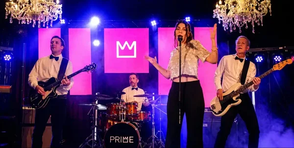 BandScape begeistert mit mitreißender Live-Musik und stilvoller Bühnenperformance bei einer exklusiven Hochzeit in der Schweiz.