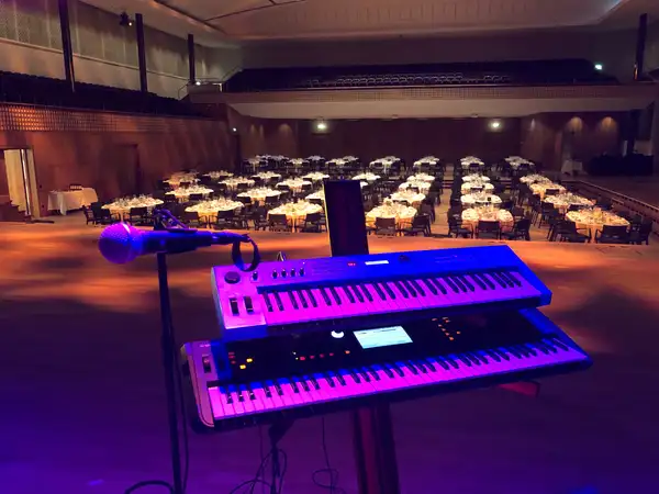 Liveband sorgt für stilvolle Atmosphäre beim Business Apéro eines Firmenevents