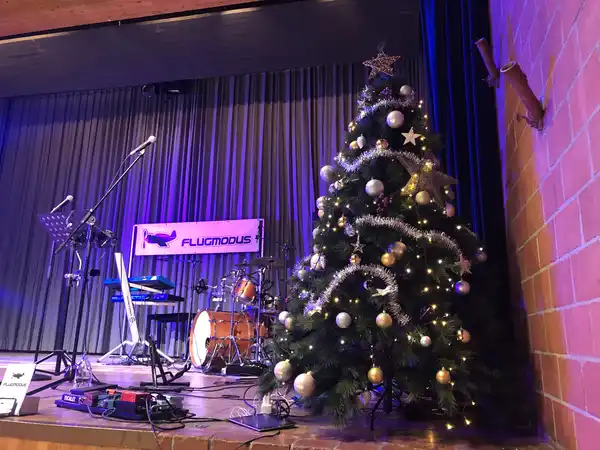 Liveband sorgt für festliche Stimmung bei einer Firmen-Weihnachtsfeier in der Schweiz