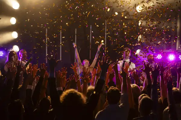 Hochzeitsparty mit Konfetti Zürich – BandScape